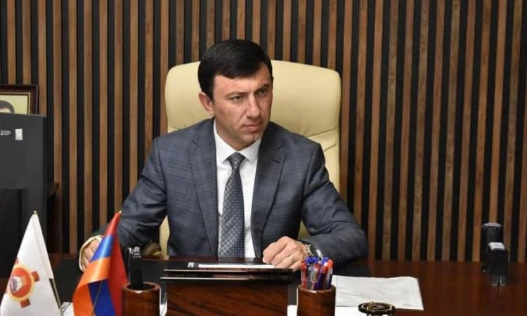 Երկար չեք ապրելու Հայաստանում. Թալինի համայնքապետը սպառնացել է Արցախից տեղահանված կնոջը (վիդեո)