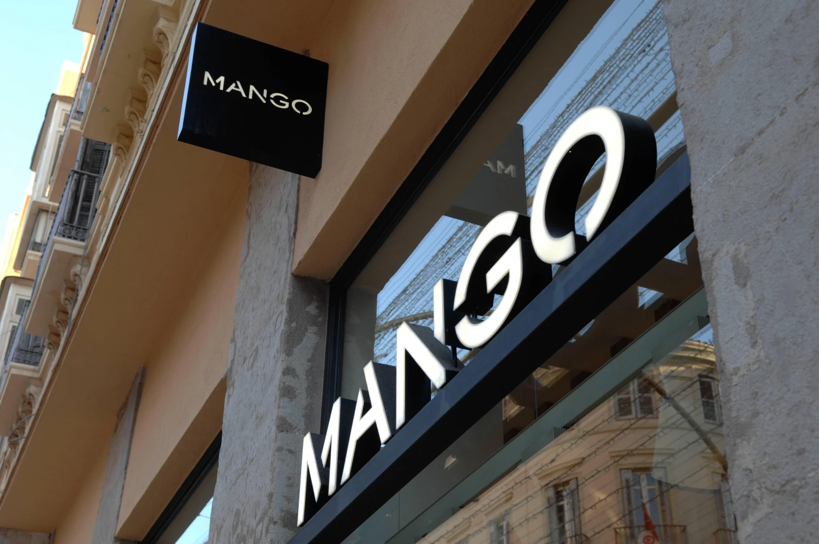 Mango-ի հիմնադիրի որդին լքում է պաշտոնը՝ հոր մահվանը հնարավոր առնչության մեղադրանքների հետաքննության ընթացքում