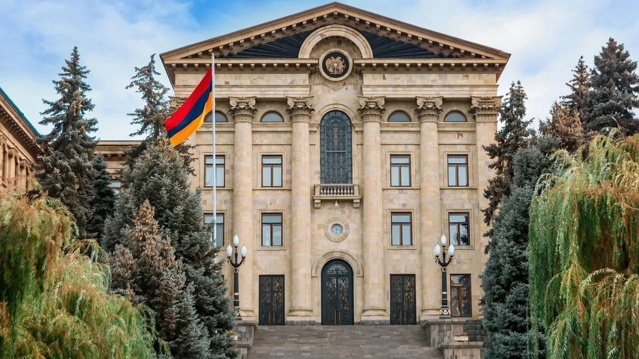 Парламент Армении уже в третий раз не может начать заседание из-за отсутствия кворума