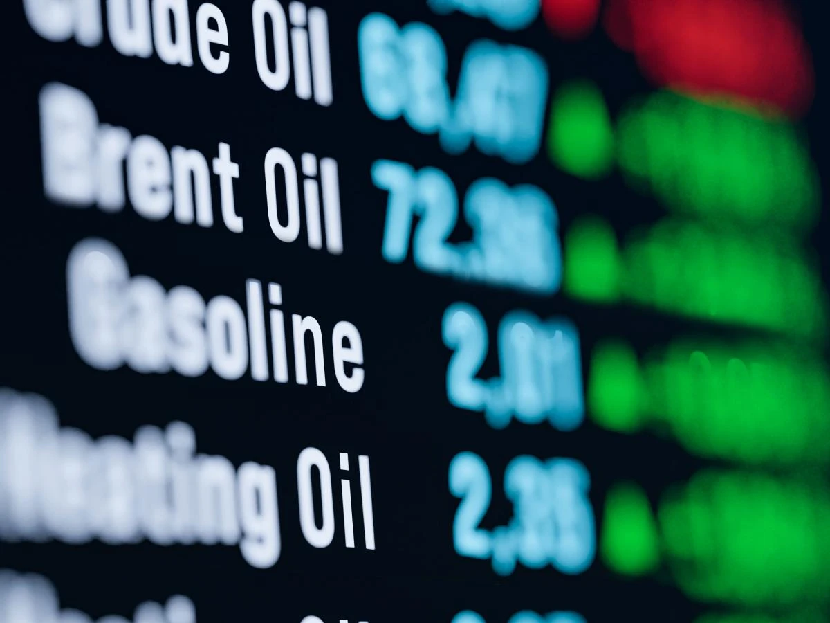 Цены на нефть снижаются на фоне оценки прогресса в переговорах о перемирии между США и Ираном