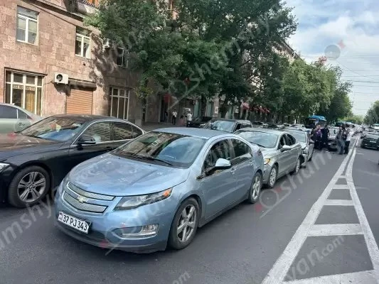Շղթայական ավտովթար՝ Երևանում․ Օրբելի տանող թունելի սկզբնամասում բախվել են 4 մեքենա․ կա վիրավոր