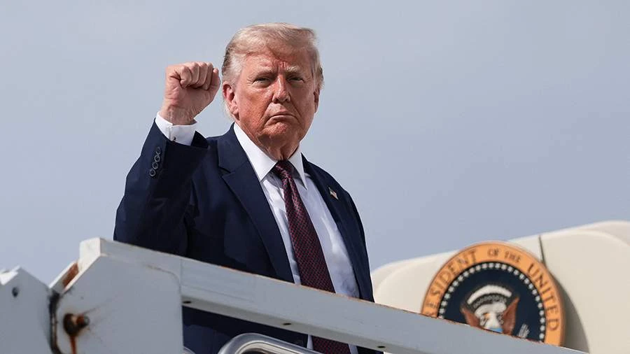Трамп совершил первый полет на новом президентском самолете