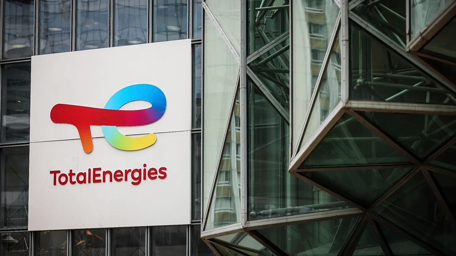 Суд в Париже обязал TotalEnergies отчитаться о климатических рисках, связанных с использованием её продукции