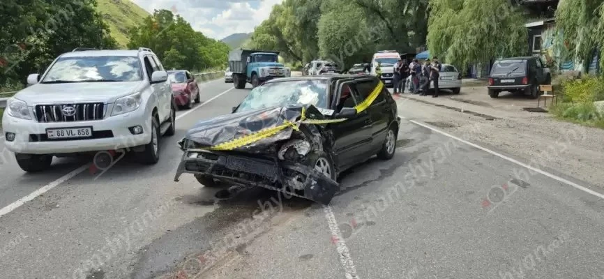 На автодороге Ванадзор-Спитак столкнулись Mercedes и Volkswagen: 1 человек доставлен в больницу