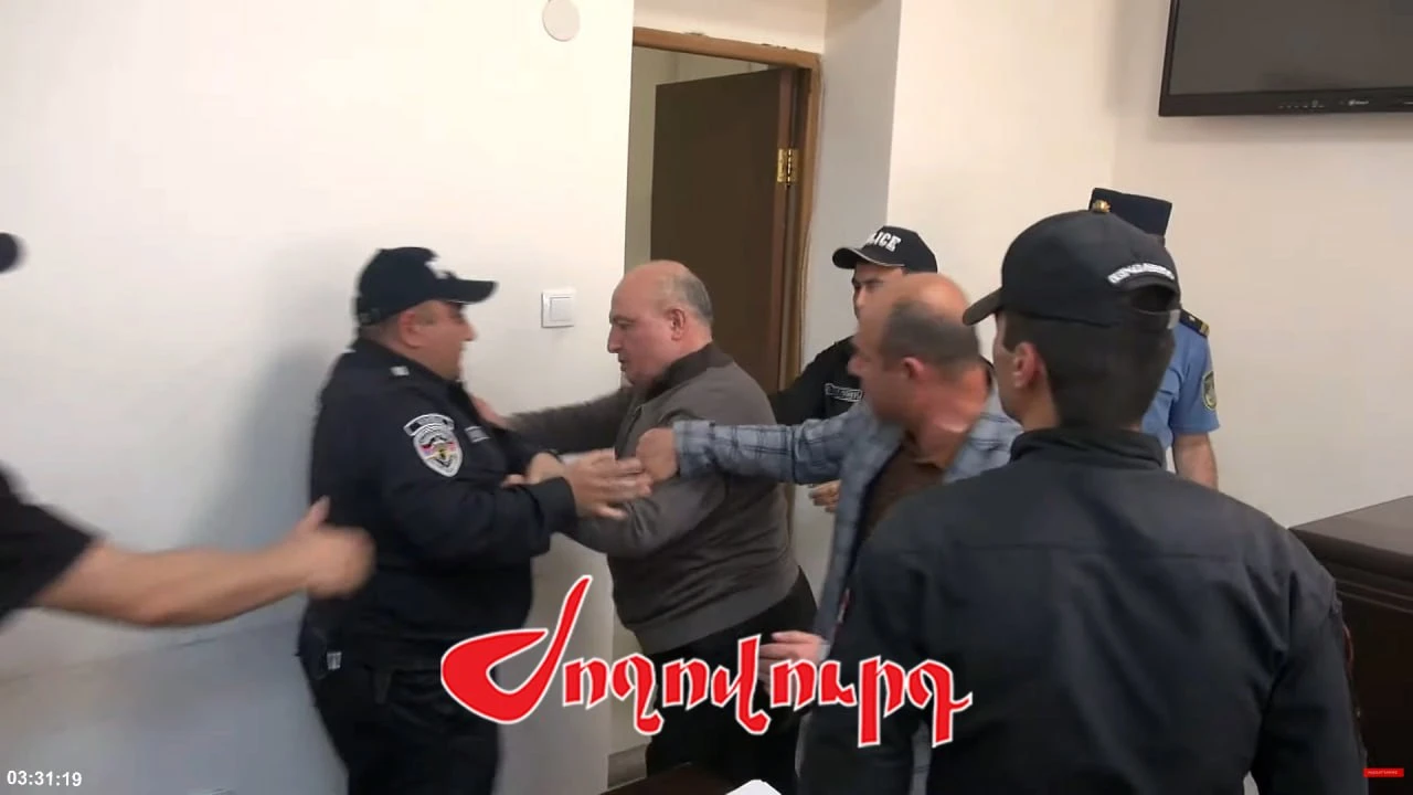 Вардан Гукасян вмешался в служебную деятельность должностного лица в ходе судебного заседания: возбуждено новое уголовное дело