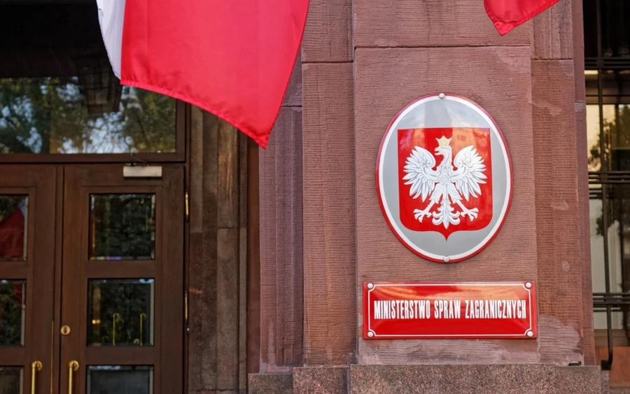 Сикорский раскритиковал реакцию Польши в скандале вокруг ордена Белого Орла
