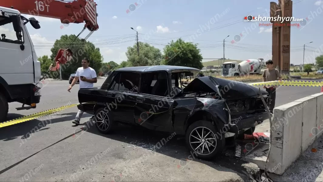 Աբովյանի սկզբնամասում բախվել են Mercedes-ն ու «ՎԱԶ 2107»-ը. վերջինս էլ բախվել է կամրջի հենապատին. կա վիրավոր