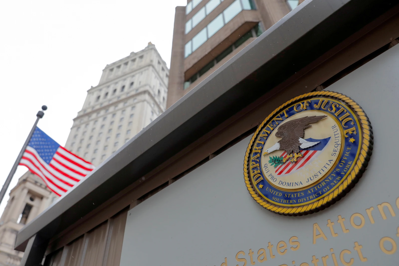 Минюст США подал иски против Калифорнии и Вирджинии из-за ограничений на продажу оружия