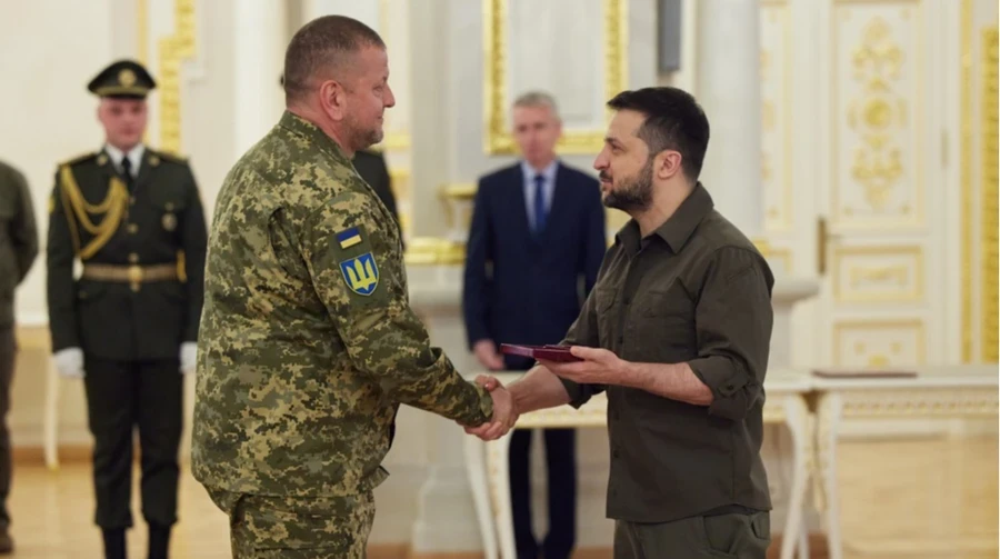 «Украинская правда»: команда Зеленского пыталась отговорить Залужного участвовать в выборах, тот не согласился