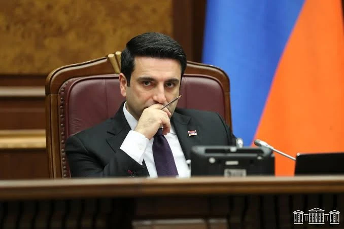 «Грапарак»: Кадры Алена Симоняна собирают чемоданы
