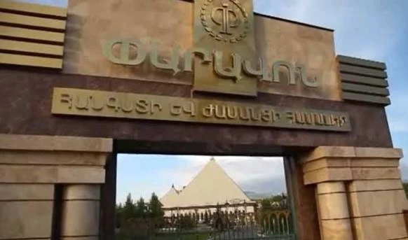 «Փարավոն» համալիրից ավտոբուսով մարդկանց դուրս բերեցին. մուտքը փակ է, ներսում իրավապահներ են (վիդեո)
