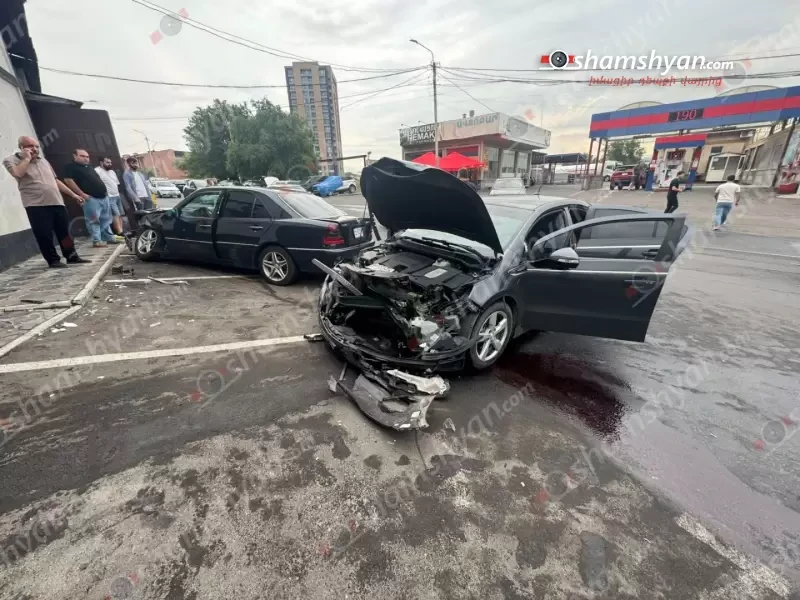 В Ереване столкнулись 4 машины: есть пострадавшие