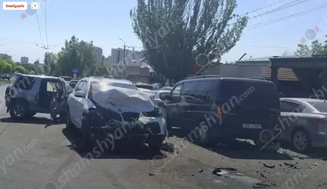 Крупное ДТП в Ереване: есть пострадавшие