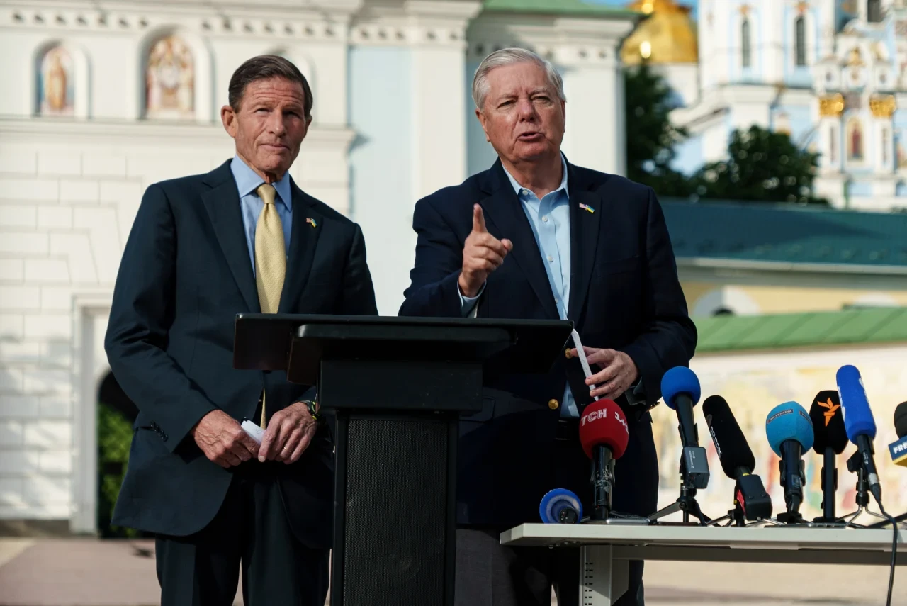 Democratic senator calls for sanctions against Russia 'in memory of Lindsey Graham'