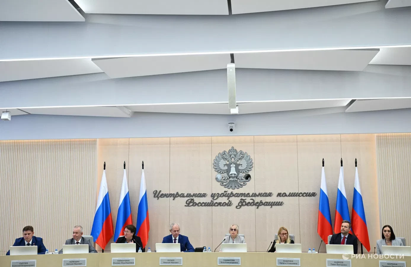 Все 11 партий, планирующих участвовать в выборах в Госдуму России, представили документы в ЦИК