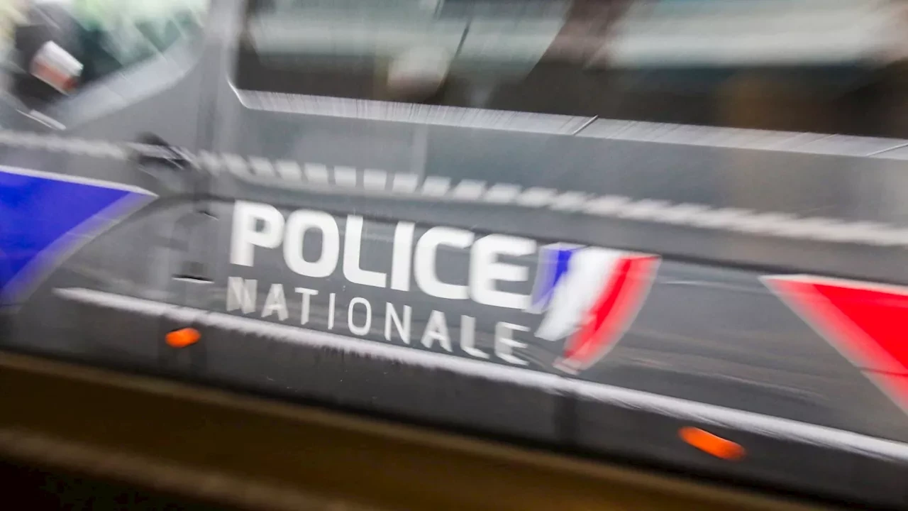 Near Paris, 300 people were evacuated after a car with weapons was found by a synagogue