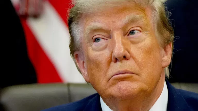 Semafor: Трамп намерен ввести сбор за проход грузов через Ормузский пролив