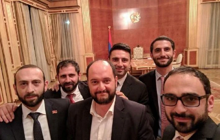 «Грапарак»: Пашинян решил «принести в жертву» самых близких людей