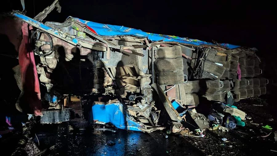 В Уганде при аварии школьного автобуса погиб 21 человек