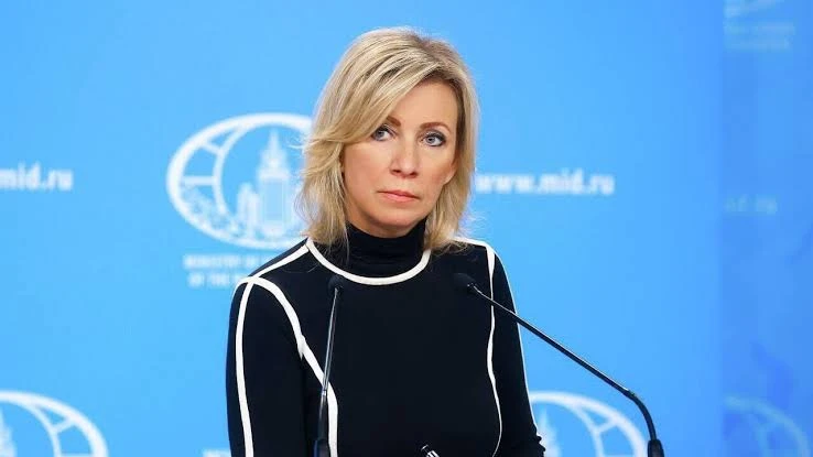 Захарова подтвердила, что отказалась пожать руку послу Германии