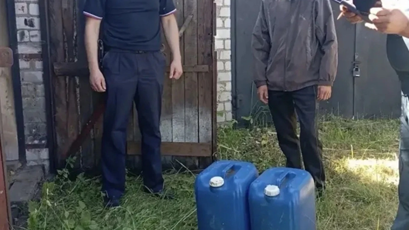 В Пскове начались рейды по розыску запасов бензина в домах и гаражах