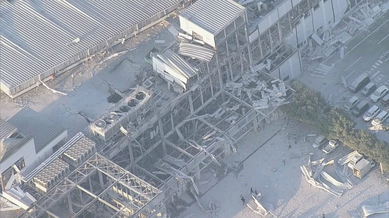 Earthquake in Japan: dozens remain trapped under rubble at a factory and shopping mall, with deaths and missing reported