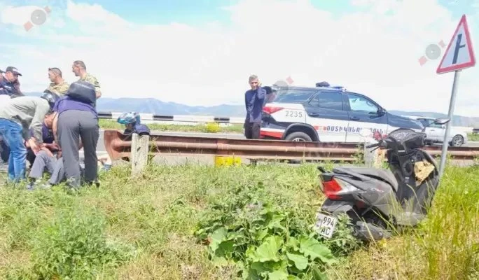 Երևան-Սևան ավտոճանապարհին օտարերկրացի վարորդը մոպեդով կողաշրջվել է եւ հիվանդանոցում մահացել