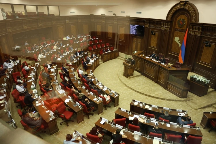 Majority of opposition “Strong Armenia” Faction MPs leave parliament sessions’ hall, head to Catholicos’ trial