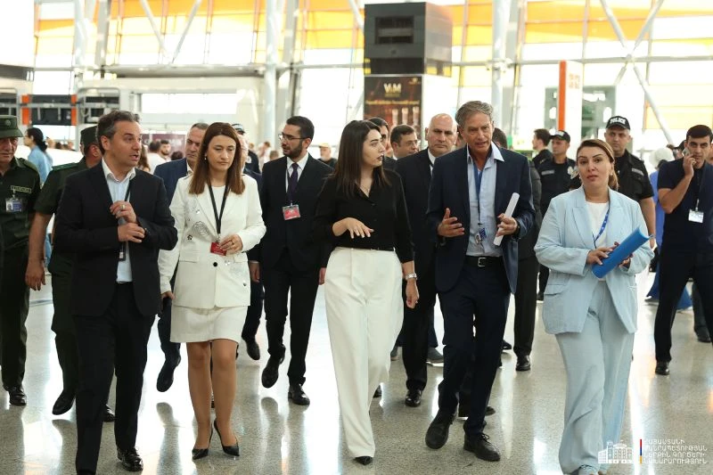 Armenia border crossing to be quick, easy with passport scanning without border guard intervention: e-gate automated system introduced at Yerevan international airport (VIDEO)