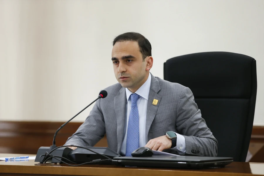 «Հրապարակ»․ Կարգ հաստատելու փոխարեն Ավինյանն արտահոսքի աղբյուրն է փնտրում