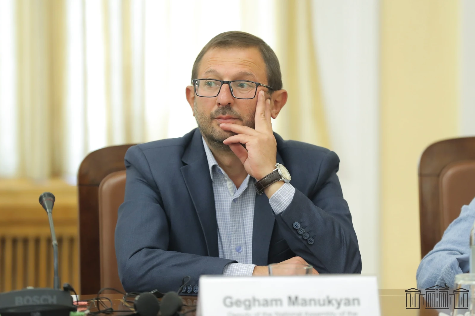 Провинциальная шустрость: Оппозиционный депутат охарактеризовал нынешнюю политику премьер-министра Армении в отношении России