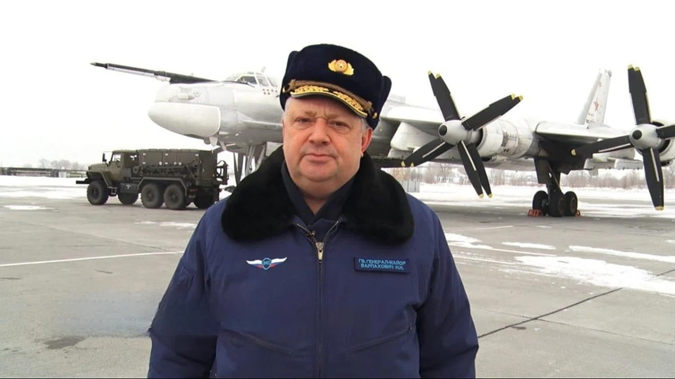 В Саратовской области киллер на мотоцикле расстрелял генерала авиации