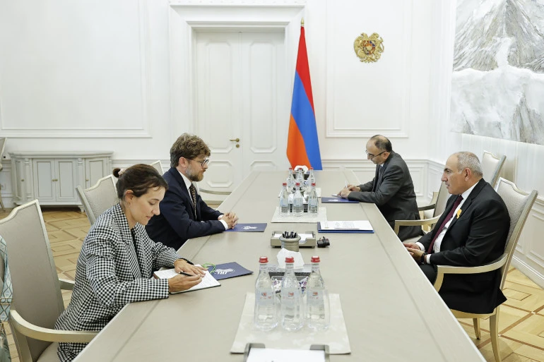 Փաշինյանը հրաժեշտի հանդիպում է ունեցել ՀՀ-ում Ֆրանսիայի դեսպանի հետ
