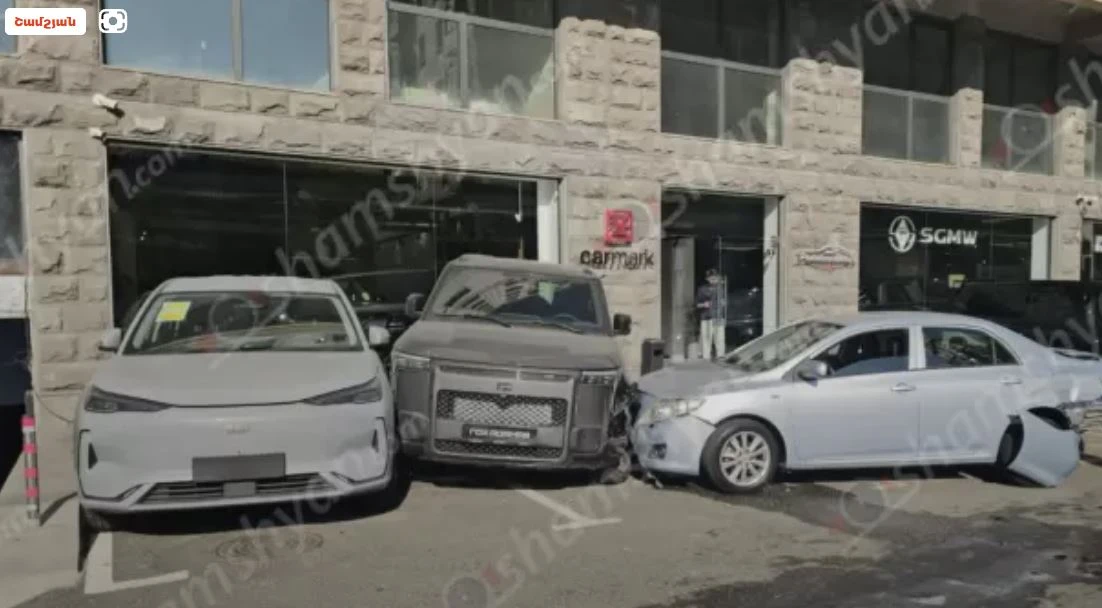 Սարալանջի պողոտայում բախվել են 4 մեքենա. 5 վիրավորներից 3-ն անչափահասներ են