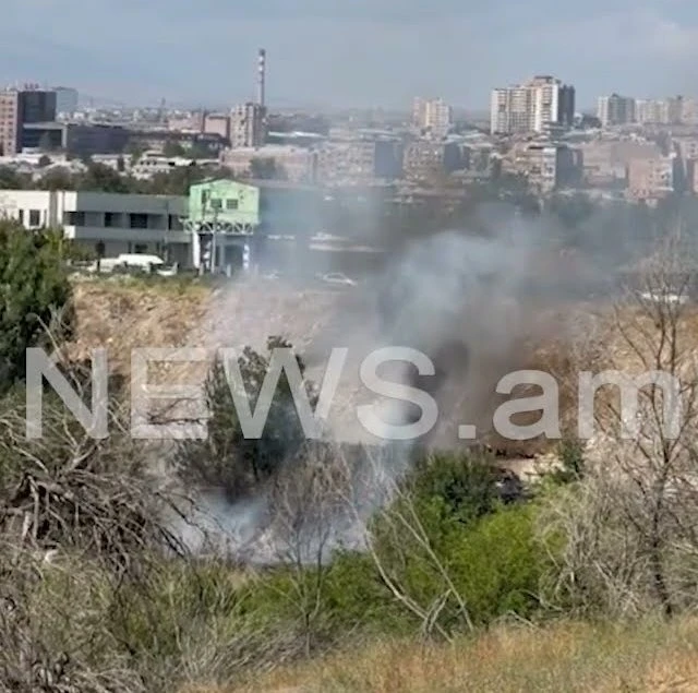 Հրշեջ-փրկարարները մեկուսացրել են «Երևանյան» լճին հարակից ձորում բռնկված հրդեհը