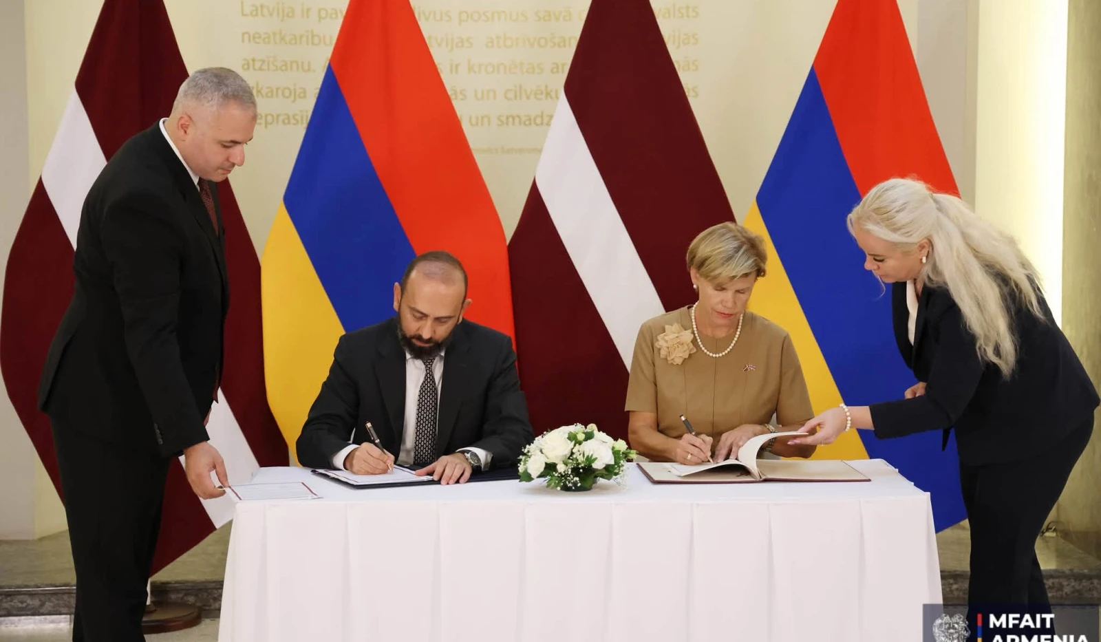 Միրզոյանը և Բրաժեն ստորագրել են արձանագրություն ՀՀ-ԵՄ առանց թույլտվության բնակվողների հետընդունման համաձայնագրի վերաբերյալ