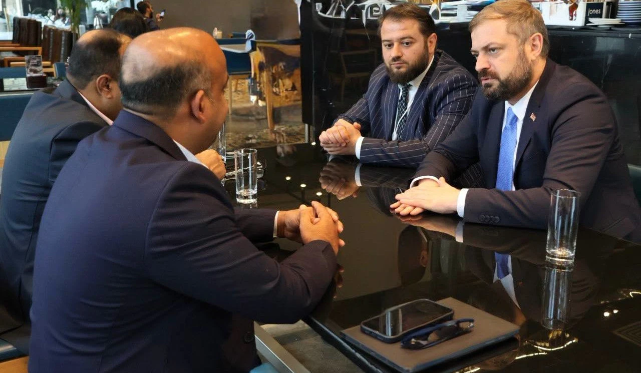 Գևորգ Պապոյանը Դուբայում հանդիպել է «Bluemart» առևտրային խոշորագույն ցանցի ղեկավարության հետ