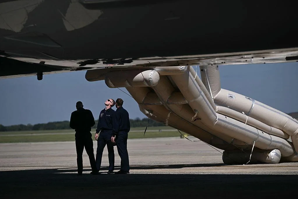 Вылет Трампа в Техас задержали из-за сработавшего аварийного трапа президентского самолёта
