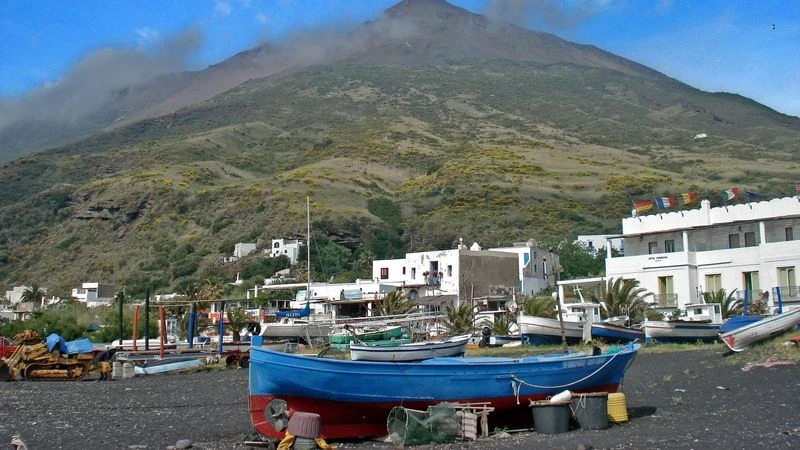 Իտալական Ստրոմբոլի կղզում 20 տարի անց կրկին բացել են դպրոցը․ այնտեղ սովորում է ընդամենը մեկ վեցամյա աղջիկ