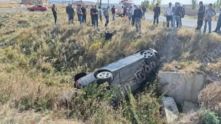 ДТП в Ширакской области: «BMW» съехал с дороги и перевернулся, пострадали 4 человека
