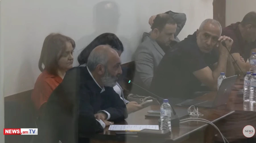 Суд оставил архиепископа Баграта Галстаняна под домашним арестом