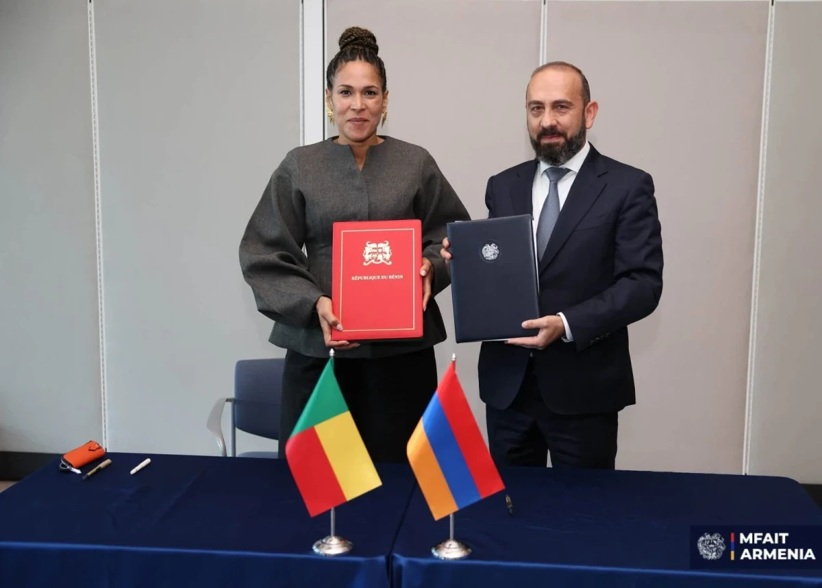 Միրզոյանը ու Բենինի ԱԳ նախարարը երկու համաձայնագիր են ստորագրել (ֆոտո)