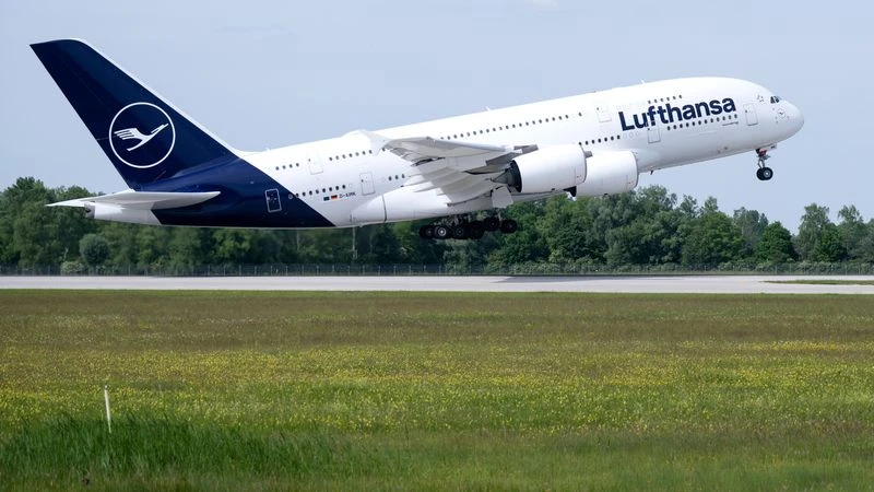 Самолет Lufthansa совершил вынужденную посадку во Франции после возгорания пауэрбанка