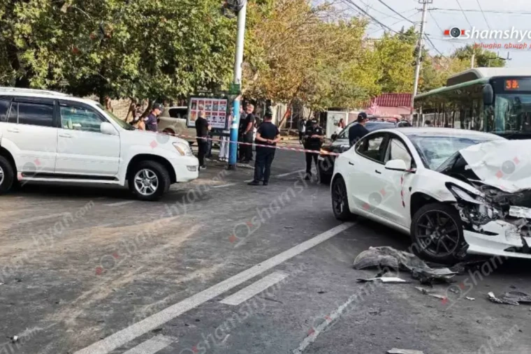 Խոշոր ավտովթար՝ Երևանում, տուժած երեխային հիվանդանոց են տեղափոխել