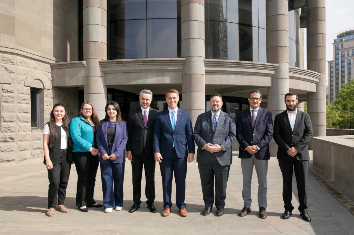 ԱՄՆ պետքարտուղարի տեղակալն այցելել է Մատենադարան (ֆոտո)