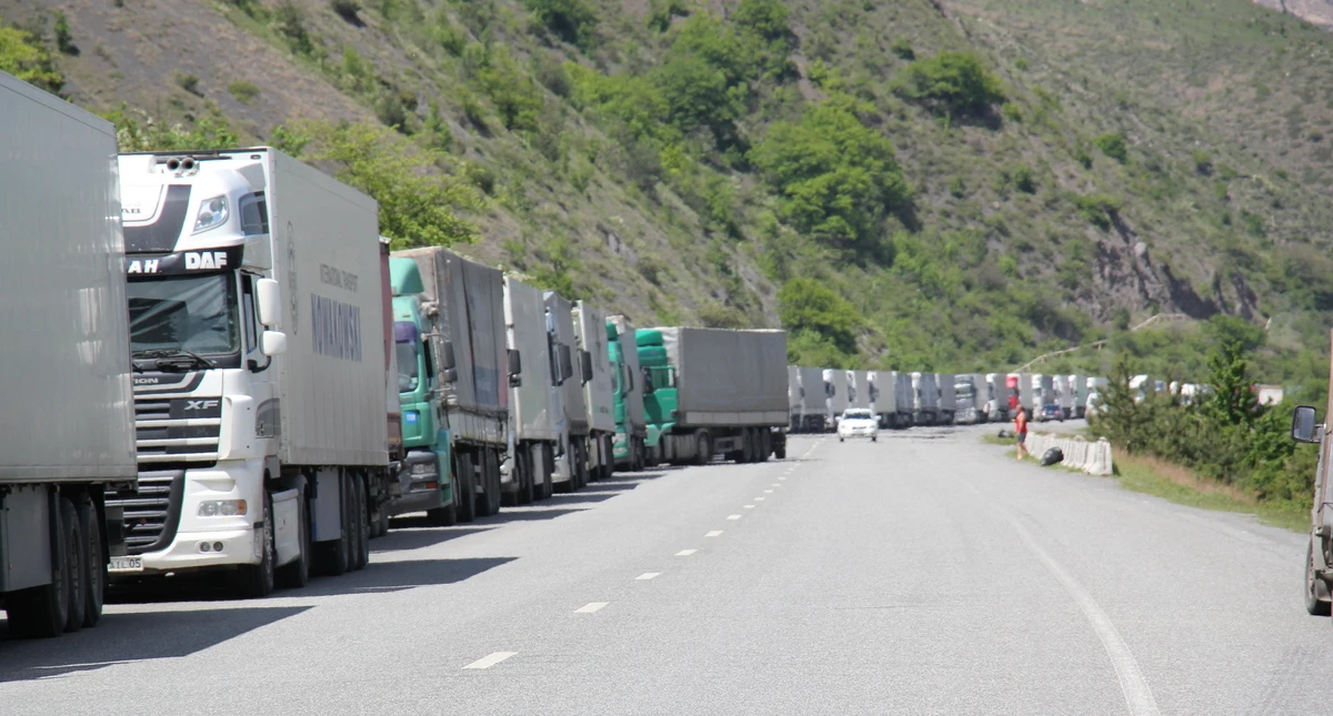 Ռուսական կողմը նմուշառում է իրականացնում կոնյակից․ վարորդները շուրջ մեկ ամիս է՝ Լարսում են