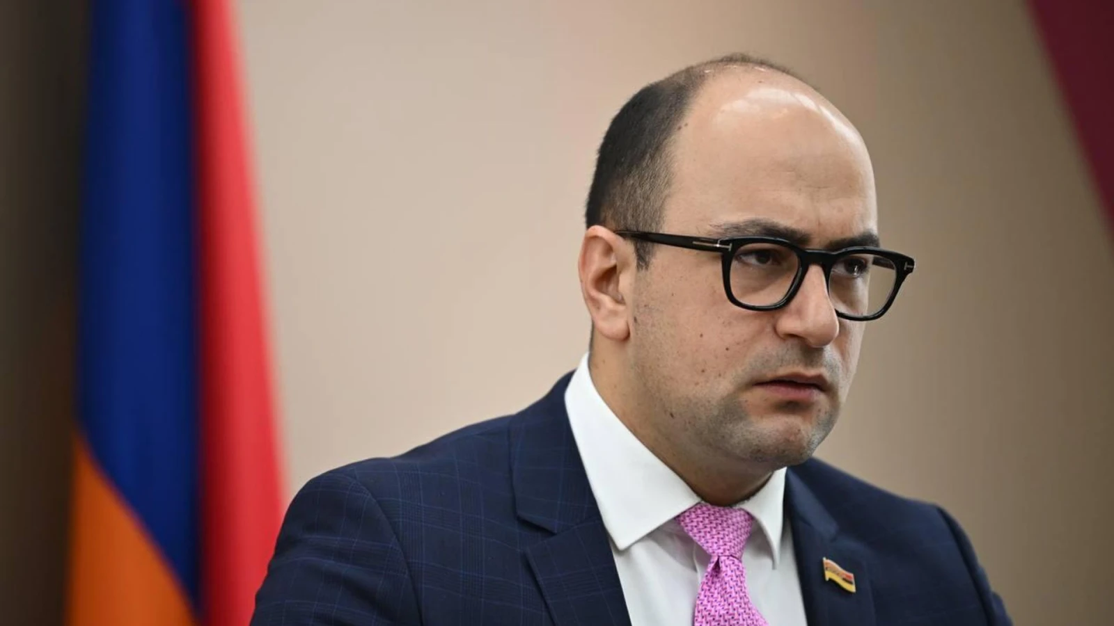 Որոշ ՔՊ-ական երեսփոխանների համար՝ Հանրապետական լինելը պատիվ է, բայց դուք այդ բառի իմաստը բառարանում նայեք. Մամիջանյան