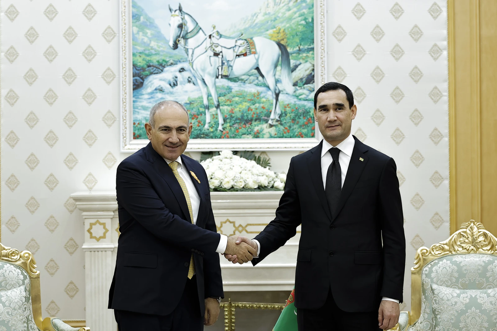 Armenia premier meets with Turkmenistan president (VIDEO)