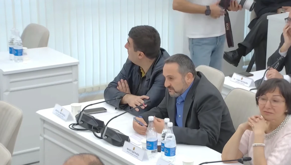 Մեզ հիմարի տեղ ե՞ք դնում, թե՞ քաղաքապետարանը տանում եք դեպի ավտորիտարիզմ․ Զարոկյան