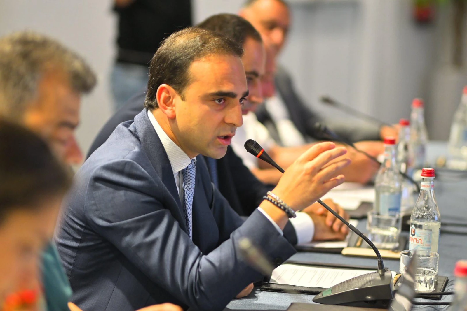 «Հրապարակ»․ Ավինյանն ու թիմը նախընտրական «չիստկա» են սկսել